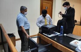 Silvestre Olmedo (izquierda), sacerdote condenado por un año, tras atribuírsele el delito de acoso contra una mujer.