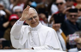 Papa León XIV durante una audiencia general en la plaza de San Pedro.