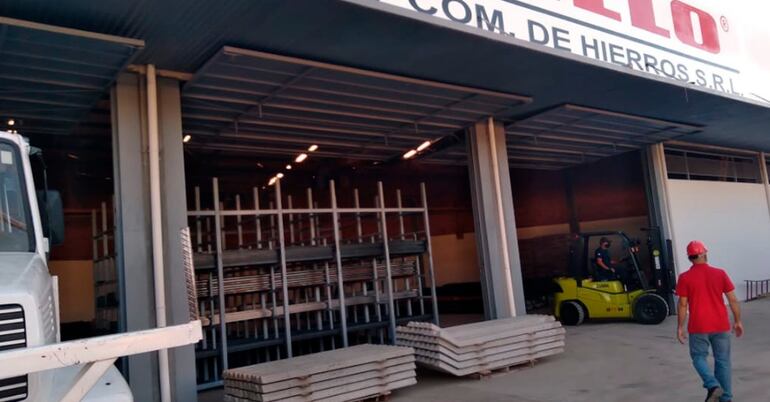 Una sucursal de la distribuidora "Gallo" fue asaltada este lunes.