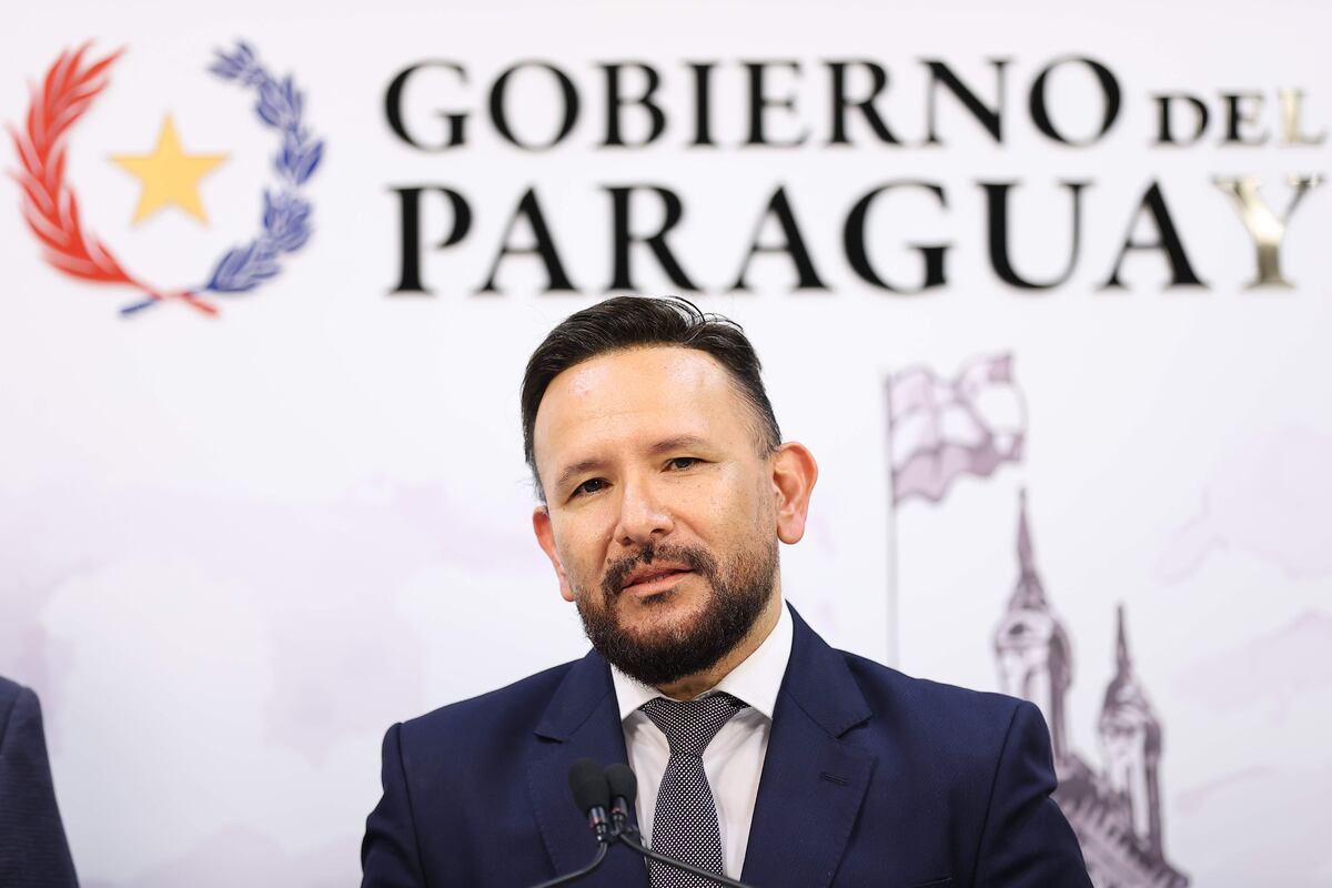 León se topa en IPS con primeros problemas: auditorías por fallas en stock de fármacos y desprecarización médica