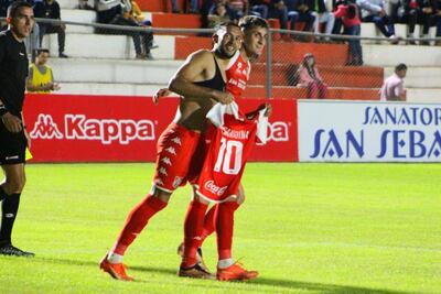 Jorge Sanguina, celebrando su gol ante Trinidense en Mallorquín.