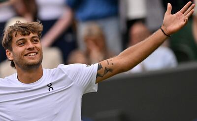 El italiano Flavio Cobolli (24º del mundo) puso fin el lunes al sorpresivo recorrido en Wimbledon del veterano croata Marin Cilic.