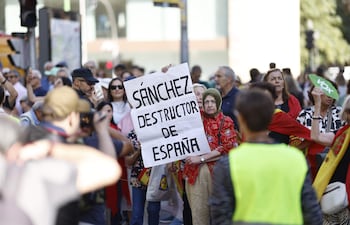 Marcha en apoyo de la defensa de Ceuta y para exigir la convocatoria de elecciones generales convocada por la plataforma Sociedad Civil Española este sábado, en Madrid.