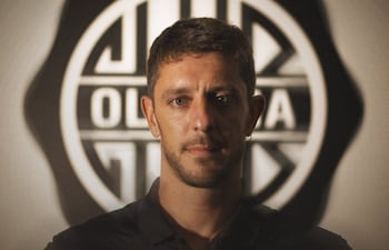 Con esta imagen, Olimpia anunció el retorno del uruguayo Alejandro Daniel Silva González.
