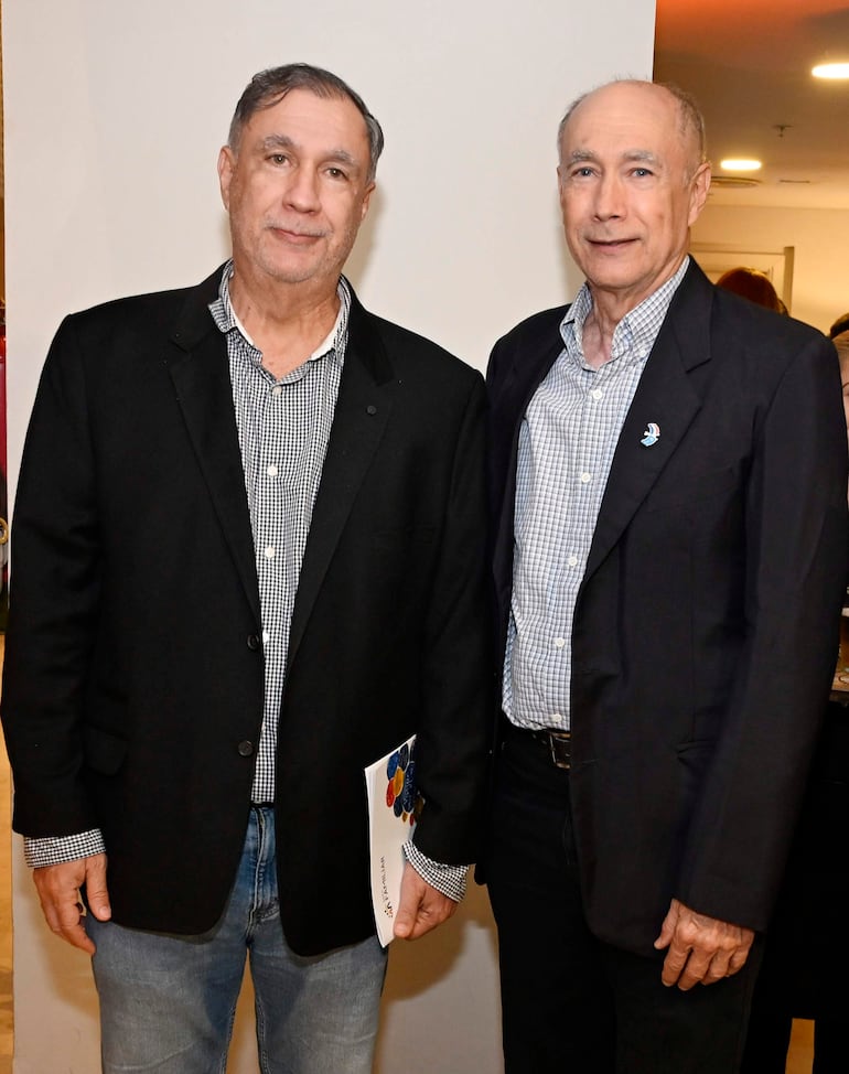 Brindis del Banco Familiar.