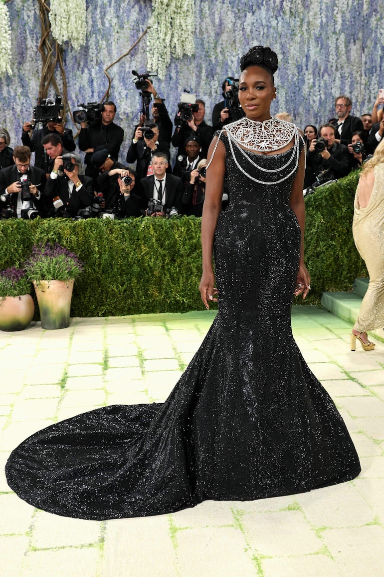 Venus Williams luce un vestido de Swarovski en la Met Gala 2026 en el Museo de Arte Metropolitano de Nueva York. (Jamie McCarthy/Getty Images/AFP)
