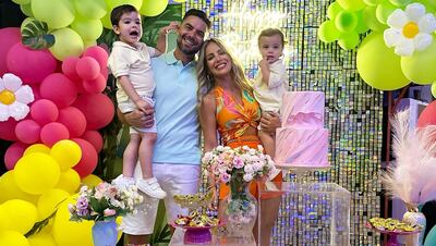 ¡Linda familia! La cumpleañera Magalí Páez con su esposo Patricio Escobar y sus hijos Bauti y Balta.