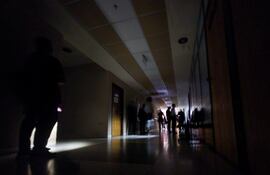 Principio de incendio dejó a oscuras un pasillo de Diputados.