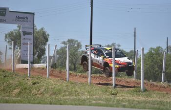 Gustavo Saba y José Díaz, con el Toyota GR Yaris Rally2, lograron la "pole" de la edición 50 del Transchaco Rally, posición que recupera desde el 2019, cuando concretó su octava posición N° 1 de la clasificación.
