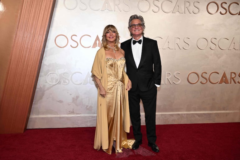 Una de las parejas más icónicas de Hollywood. Kurt Russell y Goldie Hawn no podían faltar a la cita con los Premios Óscar en el Dolby Theatre. (ANGELA WEISS / AFP)
