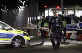 La Policía en los alrededores del aeropuerto de Hamburgo