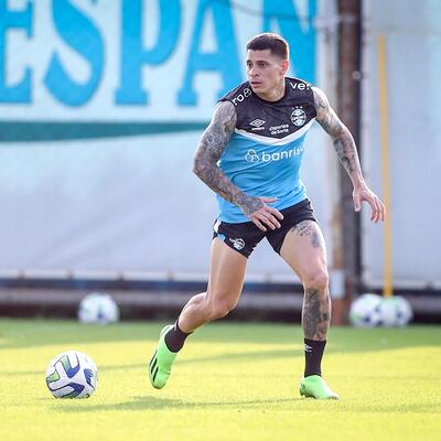 El paraguayo Juan Manuel Iturbe en el entrenamiento de Gremio de Porto Alegre.