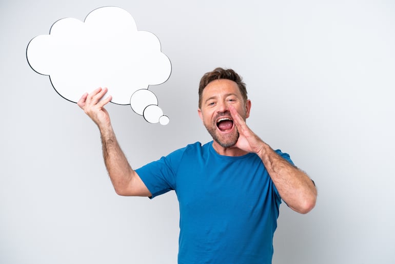 Personas que hablan a un volumen muy alto.