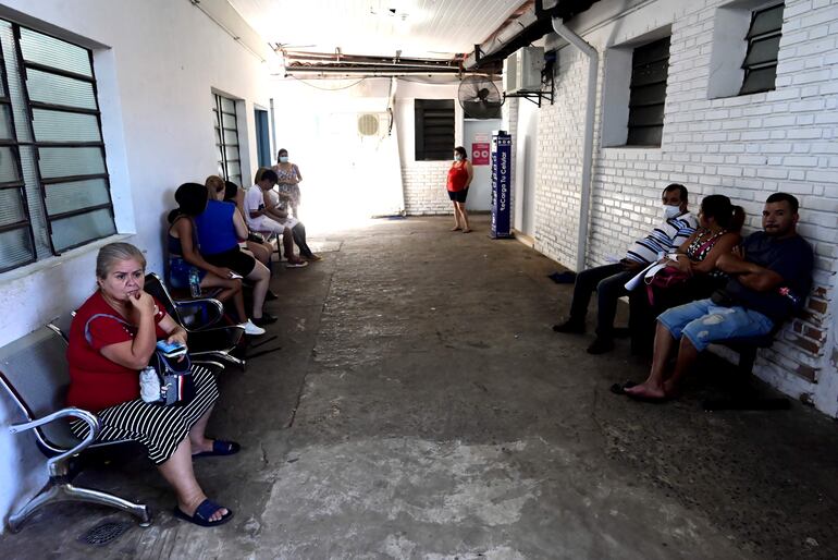 Instan a la ciudadanía a tomar conciencia sobre la automedicación, ya que pueda agravar la patología. Piden consultar con un médico en cualquier hospital del país.