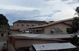 Tragedia en Brasil. Un adolescente abrió fuego hoy en una escuela del noroeste de Brasil y mató a dos empleadas e hirió a una tercera y a una alumna, informaron las autoridades.