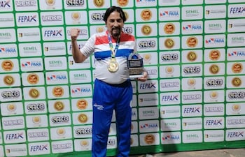 El maestro Tomás Arturo Orué se destacó en el Panamericano de Karate Do en Brasil.