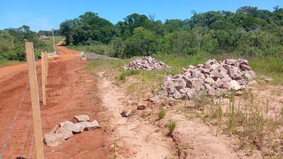 El alambrado colocado por el dueño de una propiedad privada al percatarse del error de cálculo del MOPC.