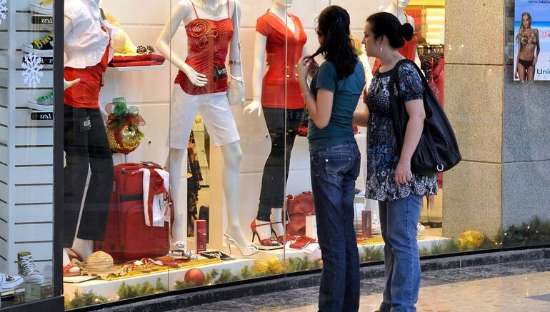 Las festividades de fin de año contribuyeron con el repunte de las ventas en los comercios y servicios principalmente, según reporte de Estimador de Negocios del BCP.