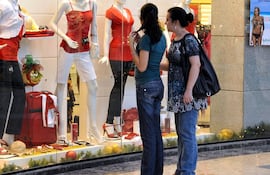 Las festividades de fin de año contribuyeron con el repunte de las ventas en los comercios y servicios principalmente, según reporte de Estimador de Negocios del BCP.