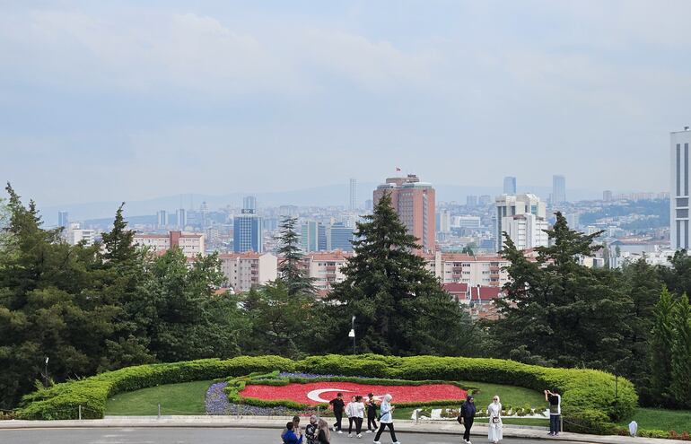Ankara, la capital de Turquía, vista desde el memorial del fundador de la República de Turkiye, Ataturk.