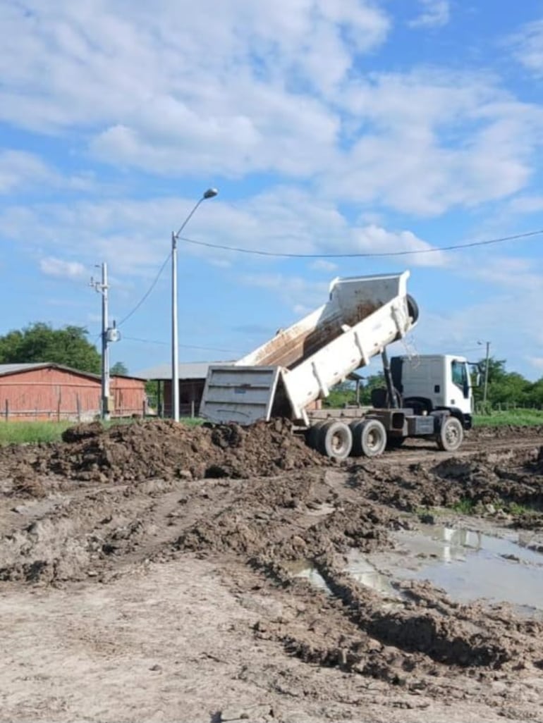 En algunas zonas críticas, se realiza carga de tierra, aunque de forma bastante leve.
