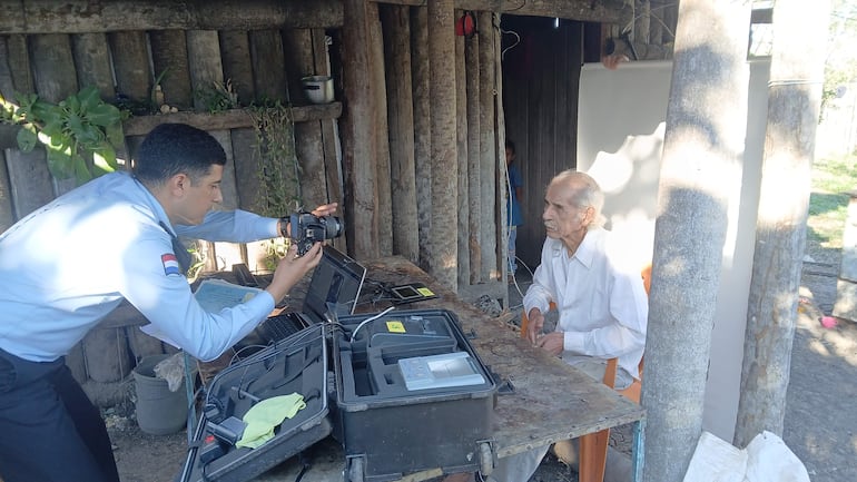 Cedulacion para un abuelito en Fuerte Olimpo