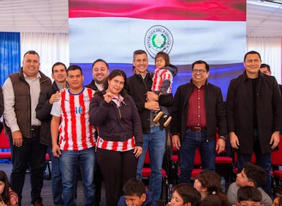 El presidente Santiago Peña y el ministro Tadeo Rojas utilizan recursos estatales para posicionar candidaturas cartistas en Areguá, Luque y Guarambaré.