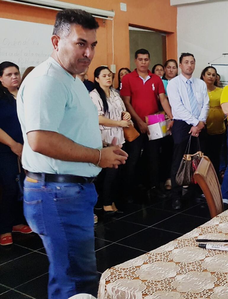 Silvio Piris, afirmó que dan 7 días al MEC para reimprimir libros con errores