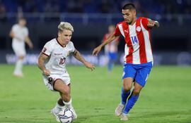 Martínez (d) fue el autor del primer gol de Paraguay ante Venezuela.