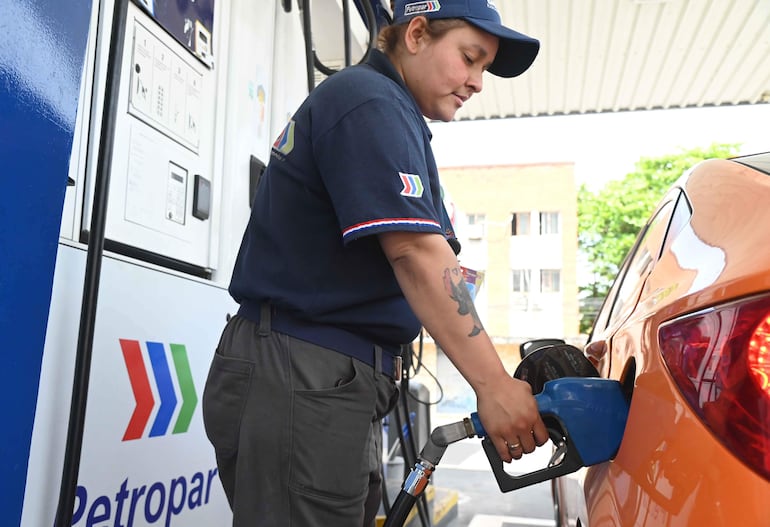 Precios de combustibles: cuánto subieron el gasoil y las naftas en Petropar y los privados en 2026