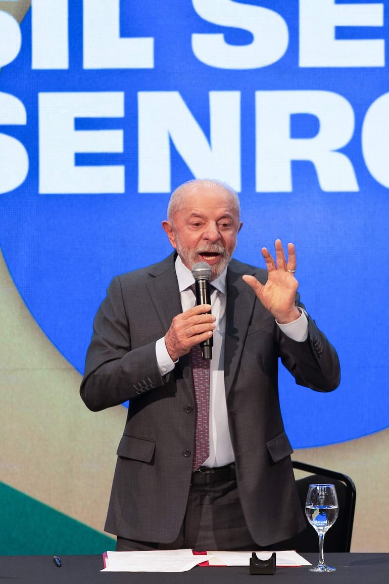 El presidente de Brasil, Luiz Inácio Lula da Silva, habla durante un acto donde decreto la prohibición de las apuestas deportivas y los casinos en línea, a nueve días de las elecciones presidenciales y legislativas, este viernes en Sao Paulo (Brasil). EFE/ Isaac Fontana