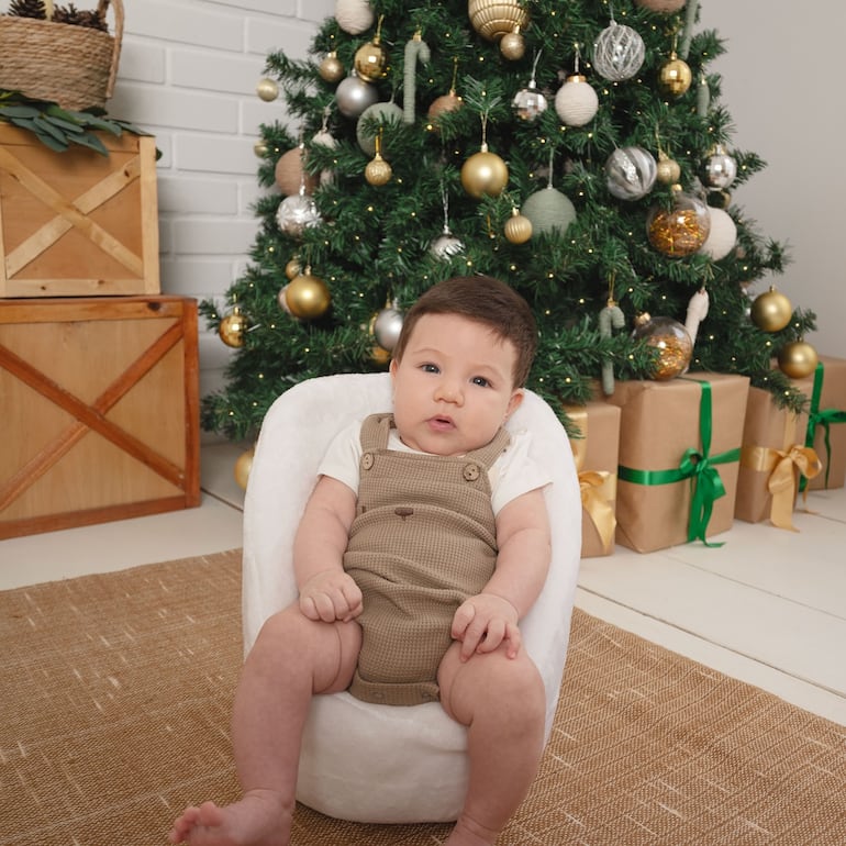 Mark, el tierno hijo del futbolista Ronaldo Dejesús, en su primera Navidad. (Instagram/Celeste Villalba)