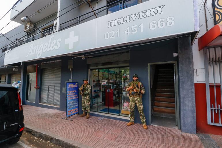 Una de las farmacias allanadas por venta irregular de medicamentos de uso controlado, bajo receta.