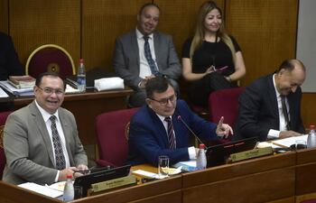 Los senadores colorados Ramón Retamozo, Luis Pettengil y Oscar Salomón.