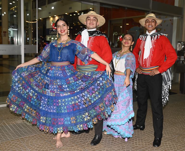 Shirley Urunaga, Samuel Torres, Sofia Núñez y Marcelo Sanabria.