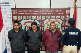 Los detenidos fueron llevados a la base de Investigaciones, donde quedaron a cargo del fiscal Alberto Torres.