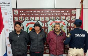 Los detenidos fueron llevados a la base de Investigaciones, donde quedaron a cargo del fiscal Alberto Torres.