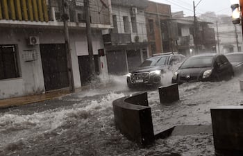 Imagen de referencia de un intenso raudal en Asunción.