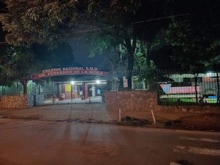 Aprehenden a joven con réplica de pistola tras amenazar a estudiantes en Fernando