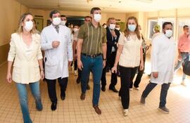 En febrero del 2024, Santiago Peña visitó el Hospital Nacional y prometió mejoras urgentes. Más de un año de espera y las condiciones no han cambiado, denuncian pacientes y personal médico.