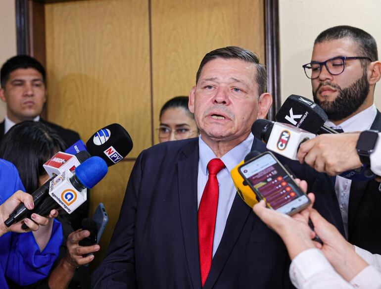 El titular del Instituto Nacional de Desarrollo Rural y de la Tierra (INDERT), Francisco Ruiz Díaz.