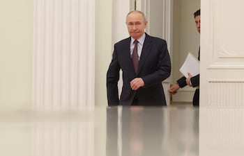 Vladimir Putin, presidente de Rusia, llega al Kremlin en Moscú para una actividad oficial. Propuso hoy un alto el fuego en Ucrania para el 9 de mayo.