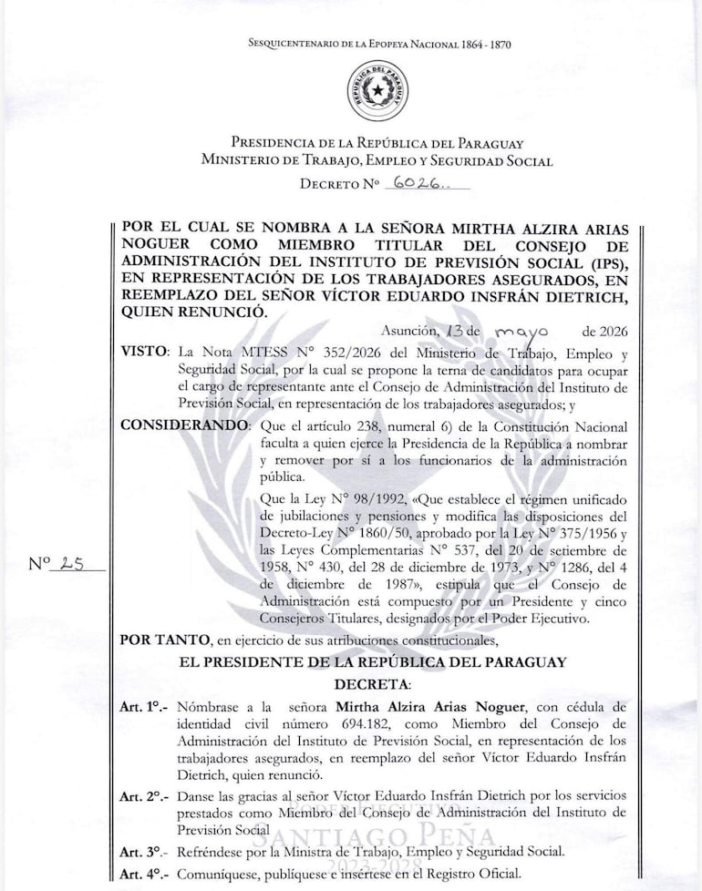 Decreto oficial en texto impreso que nombra a Mirtha Alzira Arias Noguer en el Consejo de Administración del IPS.