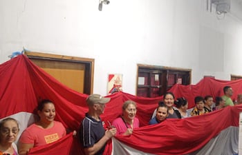 Permisionarios del Mercado de San Lorenzo se movilizan en contra del planillerismo y por la falta de reparaciones.