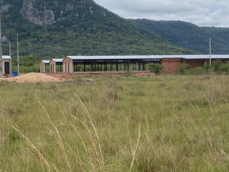 Avanza la construcción de la granja avícola en Paraguarí.