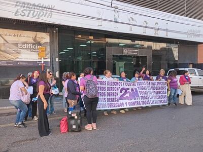 Lanzamiento de la marcha del 25 de noviembre, frente al Ministerio de Educación.