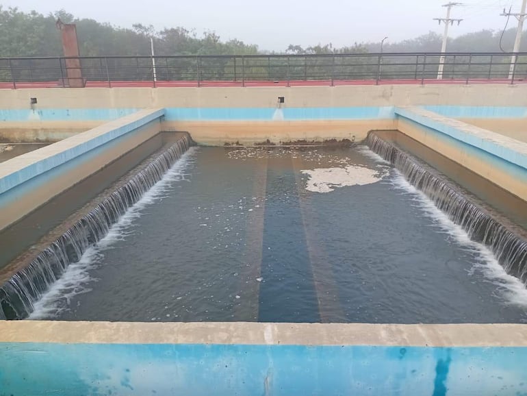 Estanque de tratamiento de agua de Essap en Viñas Cue.