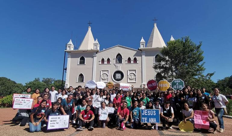 Jóvenes católicos de San Antonio instan a recuperar los valores cristianos ante una sociedad sacudida por la violencia y la ausencia de Dios.