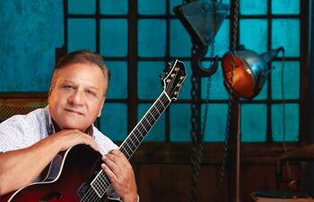 El guitarrista paraguayo Dani Cortaza.