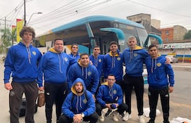 Delegación de Luque Handball, que viajó ayer y debuta mañana en el “suda” de São Paulo.